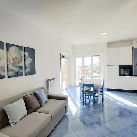 Azure Apartmán Sperlonga